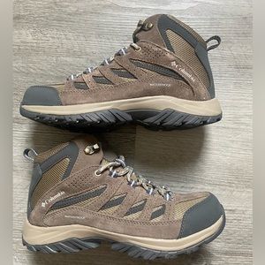 NEW Columbia waterproof hiking boots 7.5